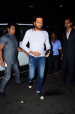 Riteish Deshmukh snapped at airport  on 29th Jan 2016